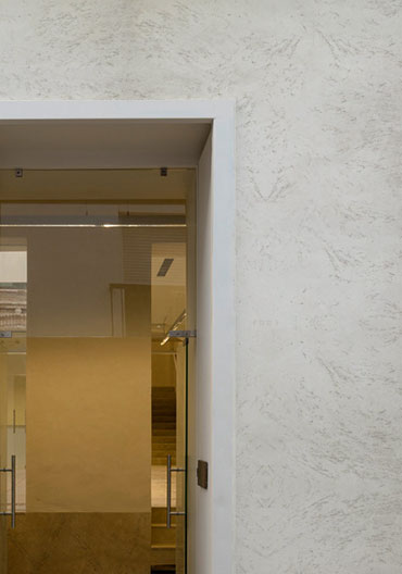 Natural ecological rendering mortar for textured finishes on walls